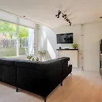 Apartment Spacious 3-bedroom West - By Peter Amsterdam