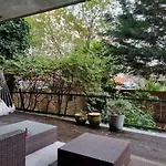 Spacious 3-bedroom West - By Peter Apartment *