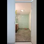 Spacious 3-bedroom West - By Peter Lejlighed *