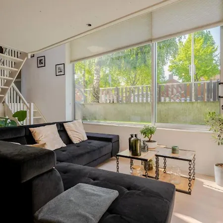 Apartment Spacious 3-bedroom West - By Peter *