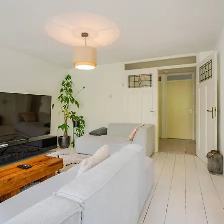 Spacious 3-bedroom West - By Peter