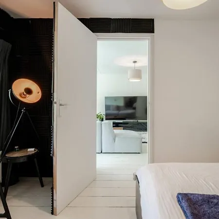 Apartment Spacious 3-bedroom West - By Peter