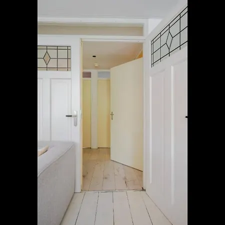 Spacious 3-bedroom West - By Peter *